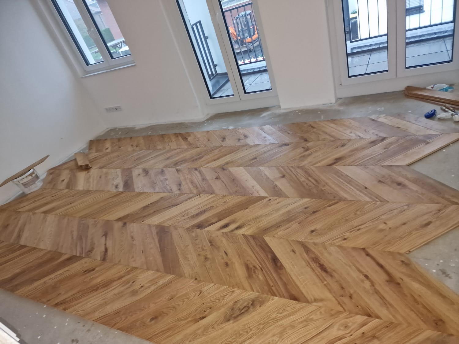 Chevron-Parkett im Wohnraum
