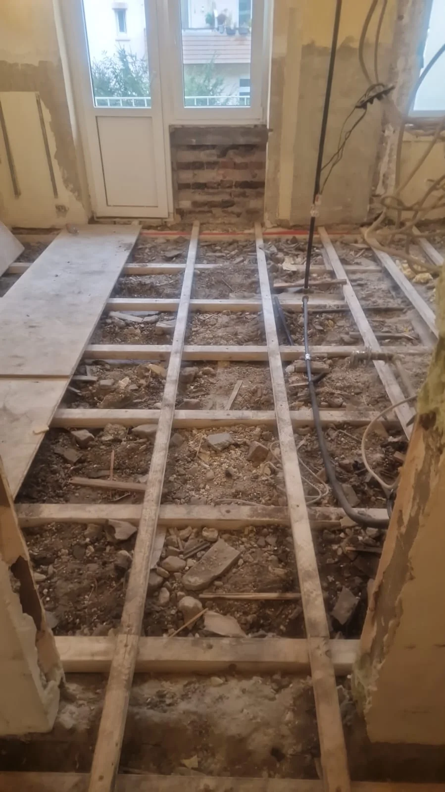 Altbau: neuer Aufbau, Fischgrät – vorher