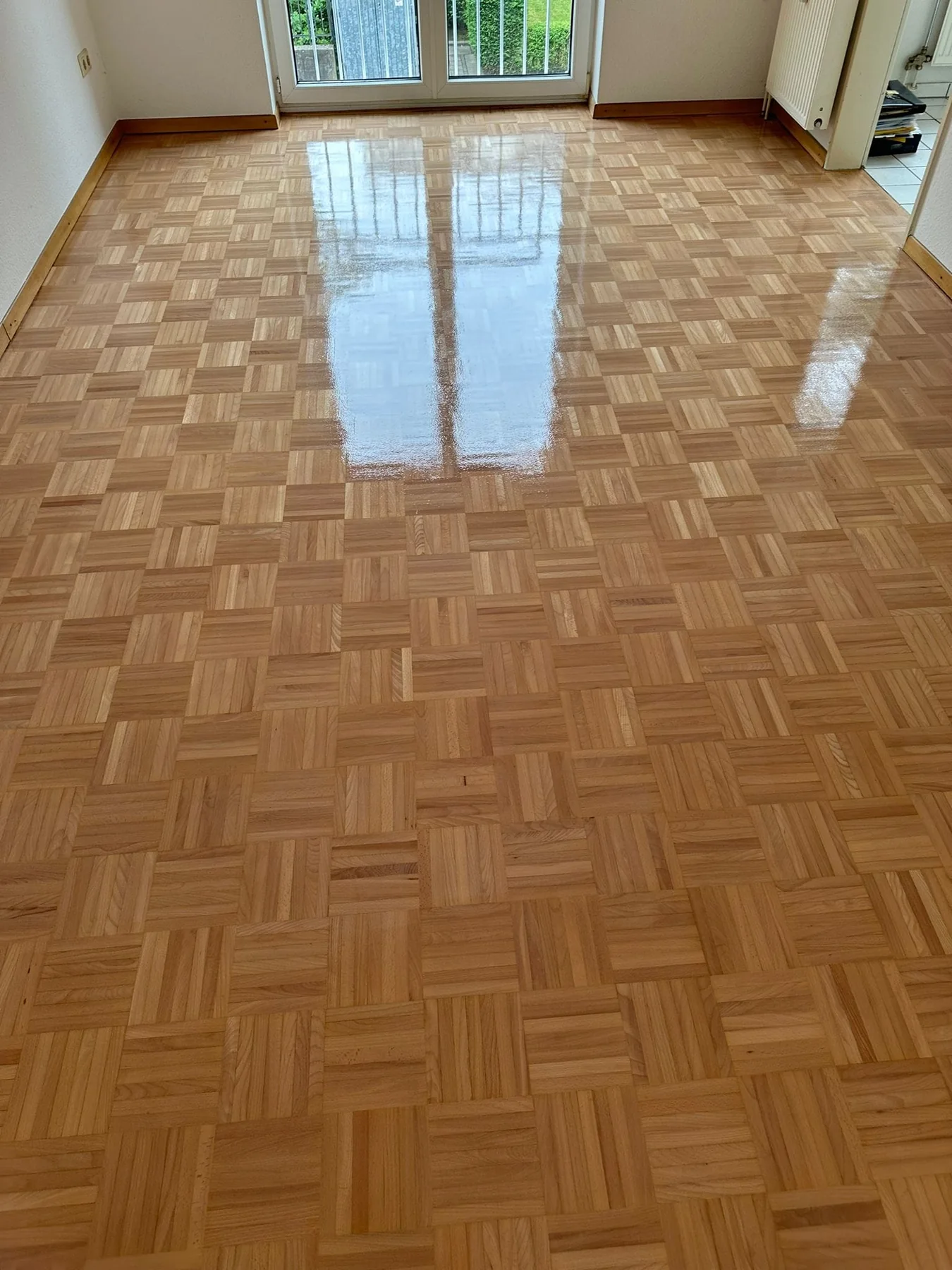 Mosaikparkett mit glänzender Oberfläche