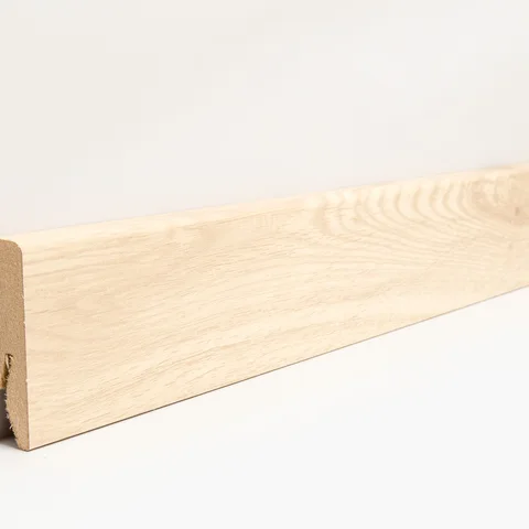 Sockelleiste foliert Eiche hell · 18 × 58 mm