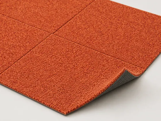 Teppichfliese Output Loop Orange · 50 × 50 cm · Farbe 9015