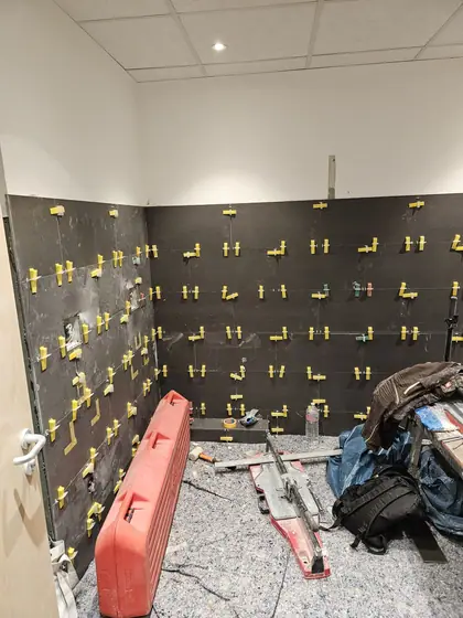 Wandfliesen mit Nivelliersystem