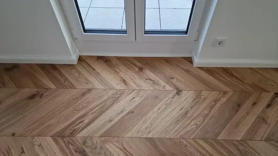 Chevron am Fenster