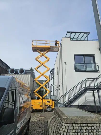 Materialtransport mit Hebebühne