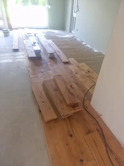 Dielen bereit zum Einbau