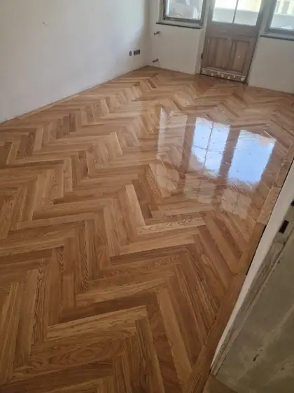 Hochglänzend versiegelt