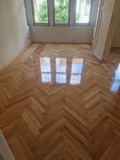 Spiegelnde Oberfläche
