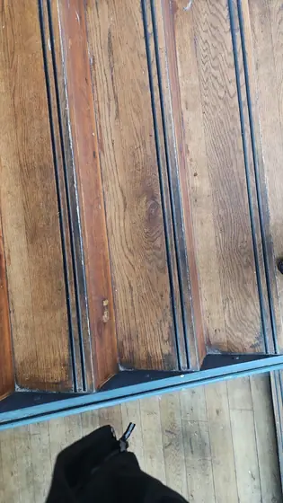 Abgenutzte alte Dielen im Detail