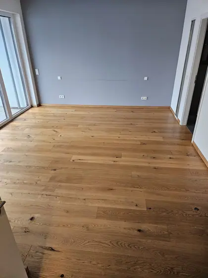 Fertiger Raum mit Parkett