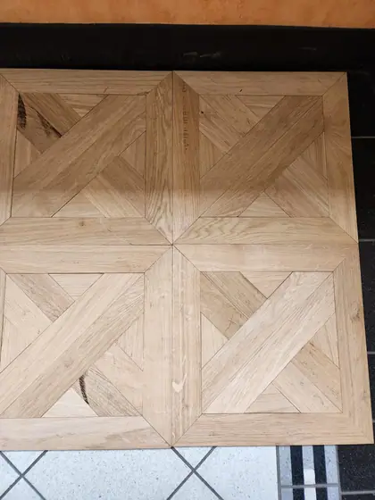 Eine Versailles-Tafel im Detail