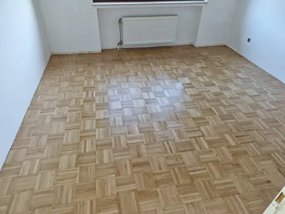 Würfelparkett im Raum